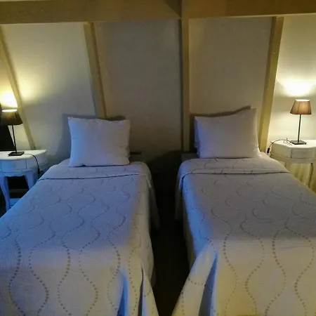 Bed & Breakfast Central 2*